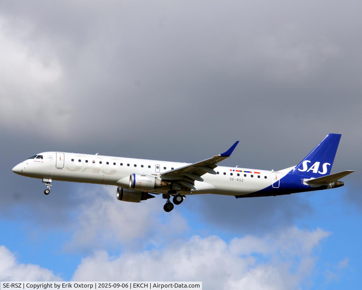 SE-RSZ, 2017 Embraer ERJ 195LR (190-200LR) C/N 19000727, SE-RSZ delivered yesterday from EXT and in commercial traffic to day. Landing rw 22L SE-RSZ, 2017 Embraer ERJ 195LR (190-200LR) C/N 19000727, SE-RSZ delivered yesterday from EXT and in commercial traffic to day. Landing rw 22L