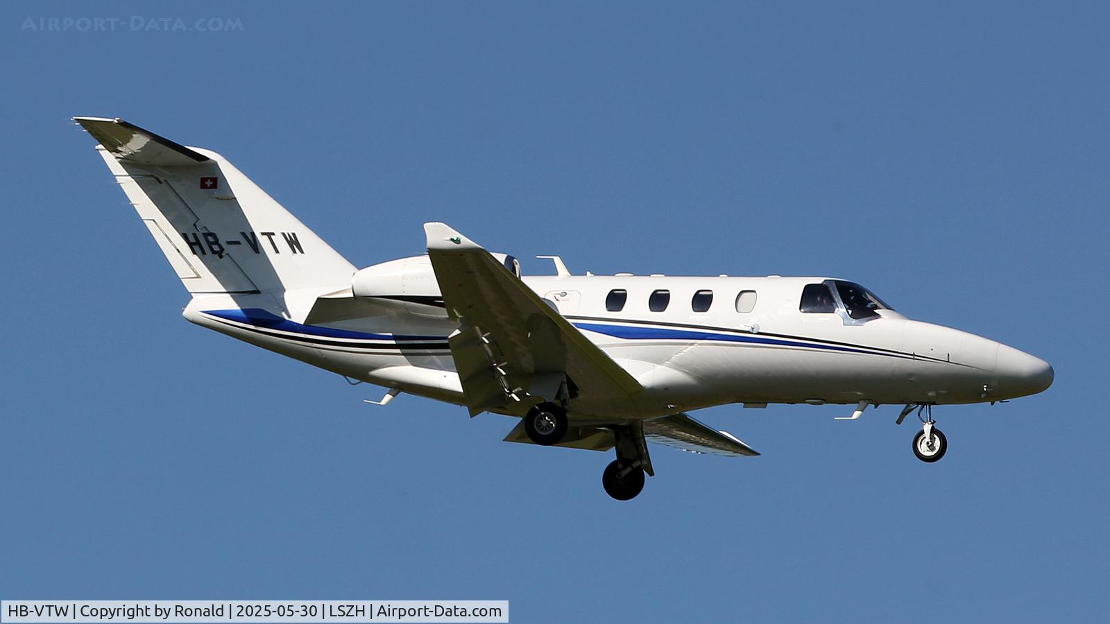 HB-VTW, 2019 Cessna 525 Citation M2 C/N 525-1044, at zrh