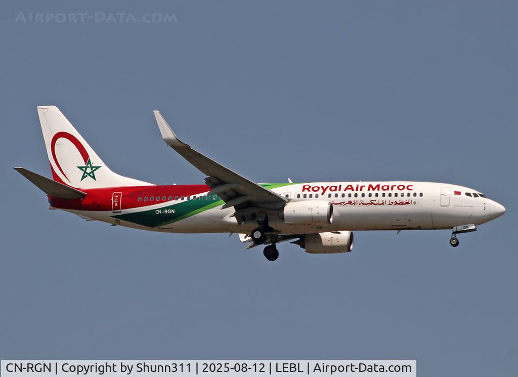CN-RGN, 2013 Boeing 737-8B6 C/N 33075, Landing rwy 06L in new c/s