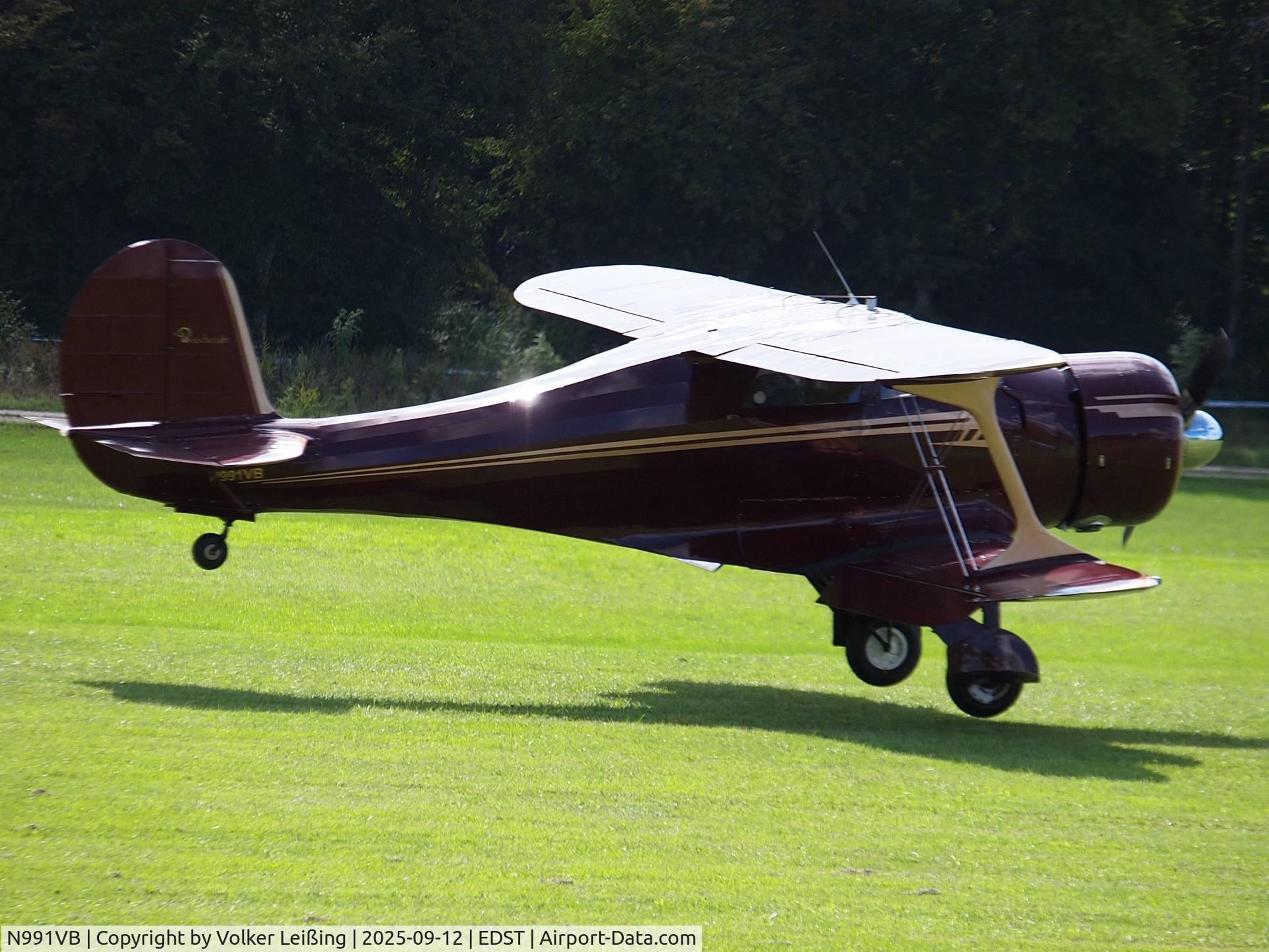 N991VB, 1943 Beech D17S Staggerwing Staggerwing C/N 4823, Landing at 20th OTT Hahnweide 2025