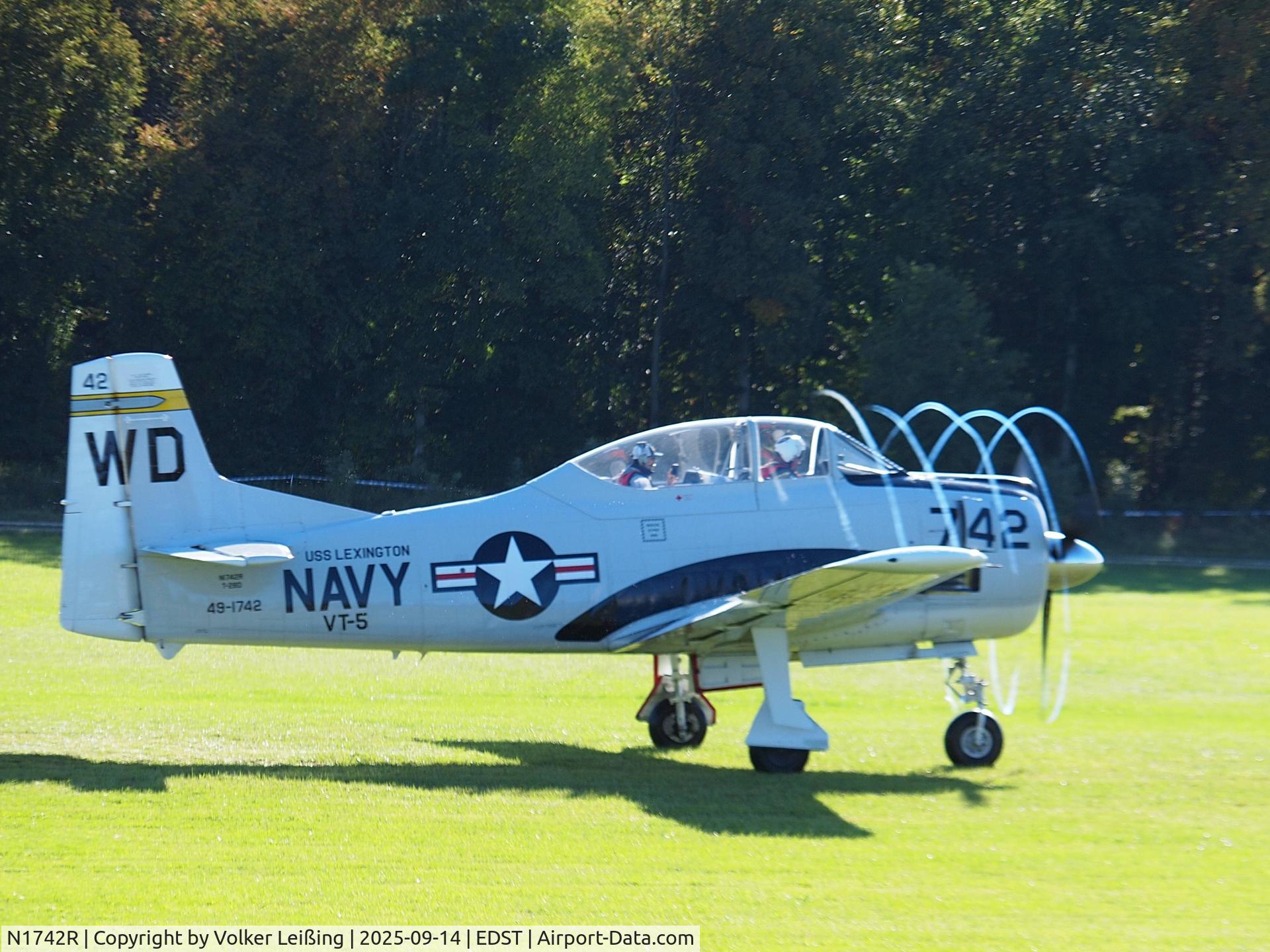 N1742R, 1951 North American T-28A Trojan C/N 49-1742, Take of rwy30 at 20th OTT Hahnweide 2025