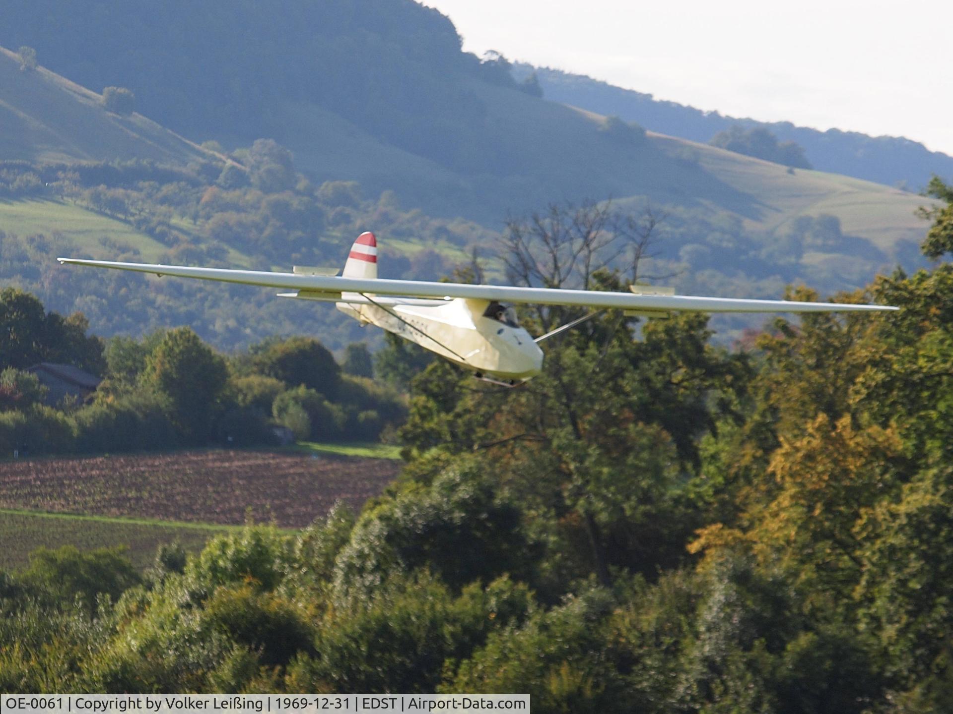 OE-0061, 1951 Schneider Grunau Baby IIb C/N 5, Short final rwy30 at 20th OTT Hahnweide 2025 OE-0061, 1951 Schneider Grunau Baby IIb C/N 5, Short final rwy30 at 20th OTT Hahnweide 2025