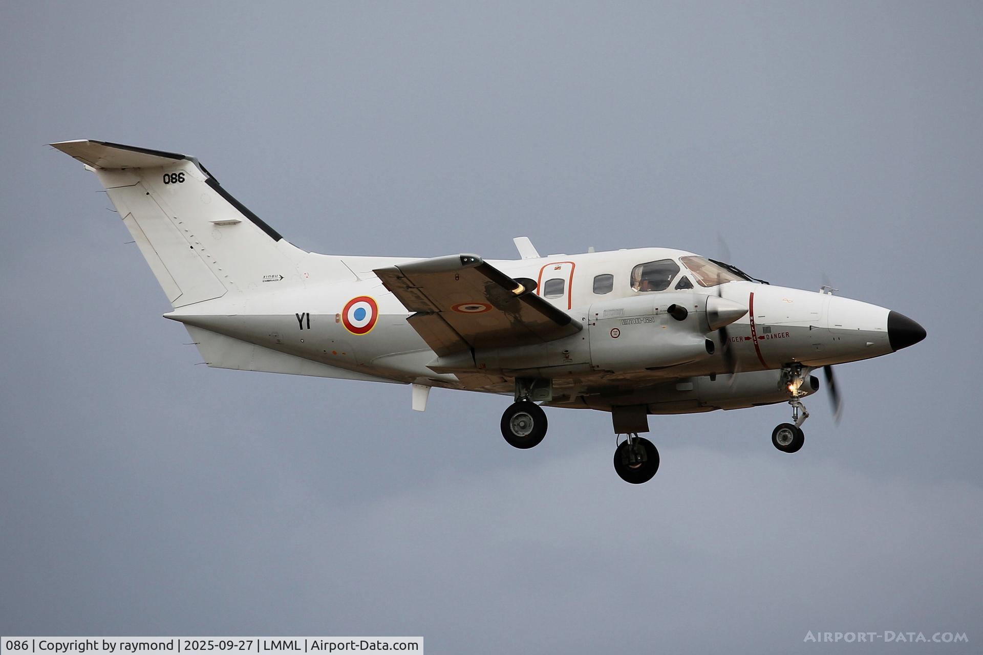 086, 1984 Embraer EMB-121AA Xingu C/N 121086, Embraer EMB-121AA Xingu reg 086/YI of French Air Force landing in Malta on RW31 on a navigational exercise.