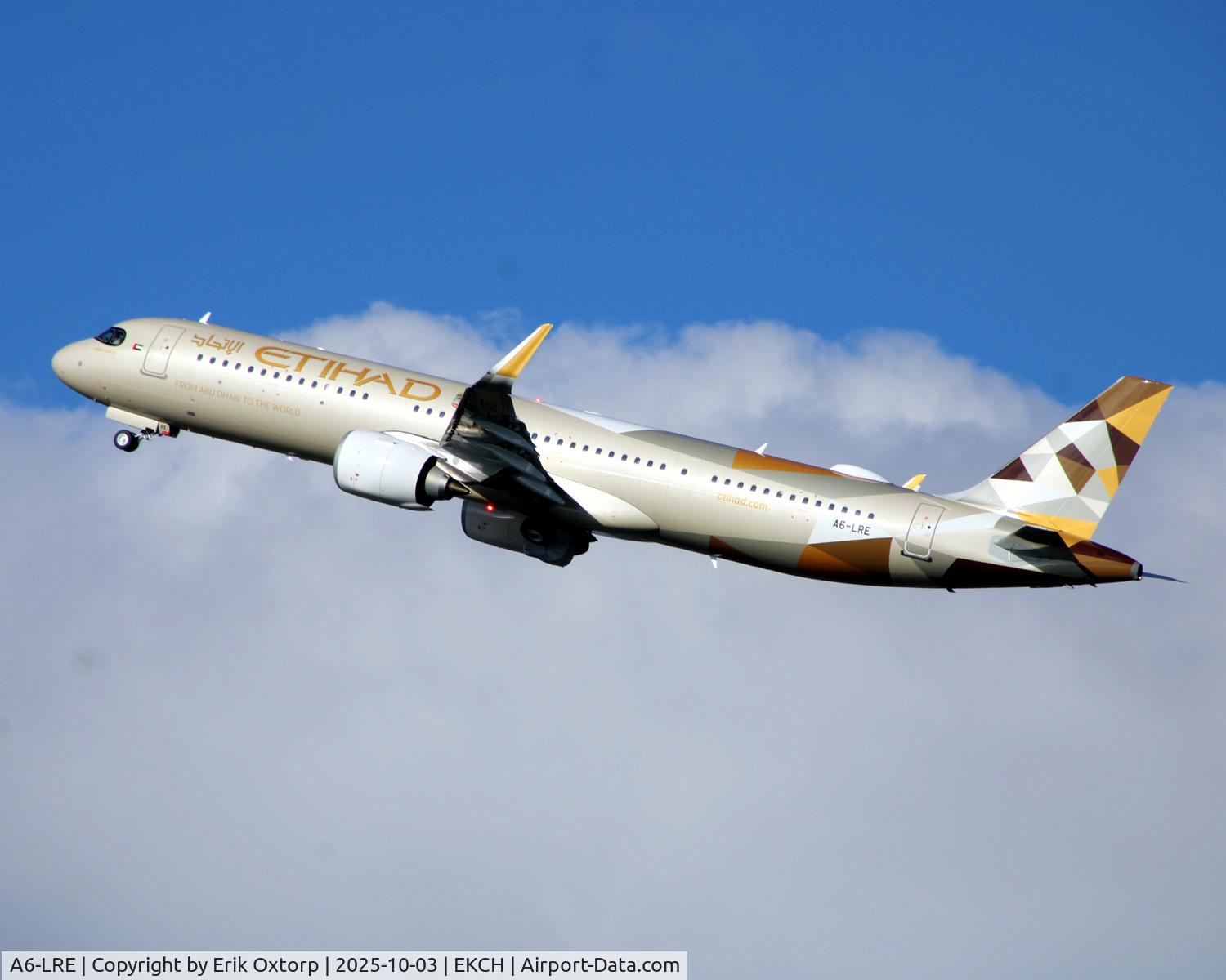 A6-LRE, 2025 Airbus A321-251NX/LR C/N 12674, A6-LRE takeoff rw 22R
