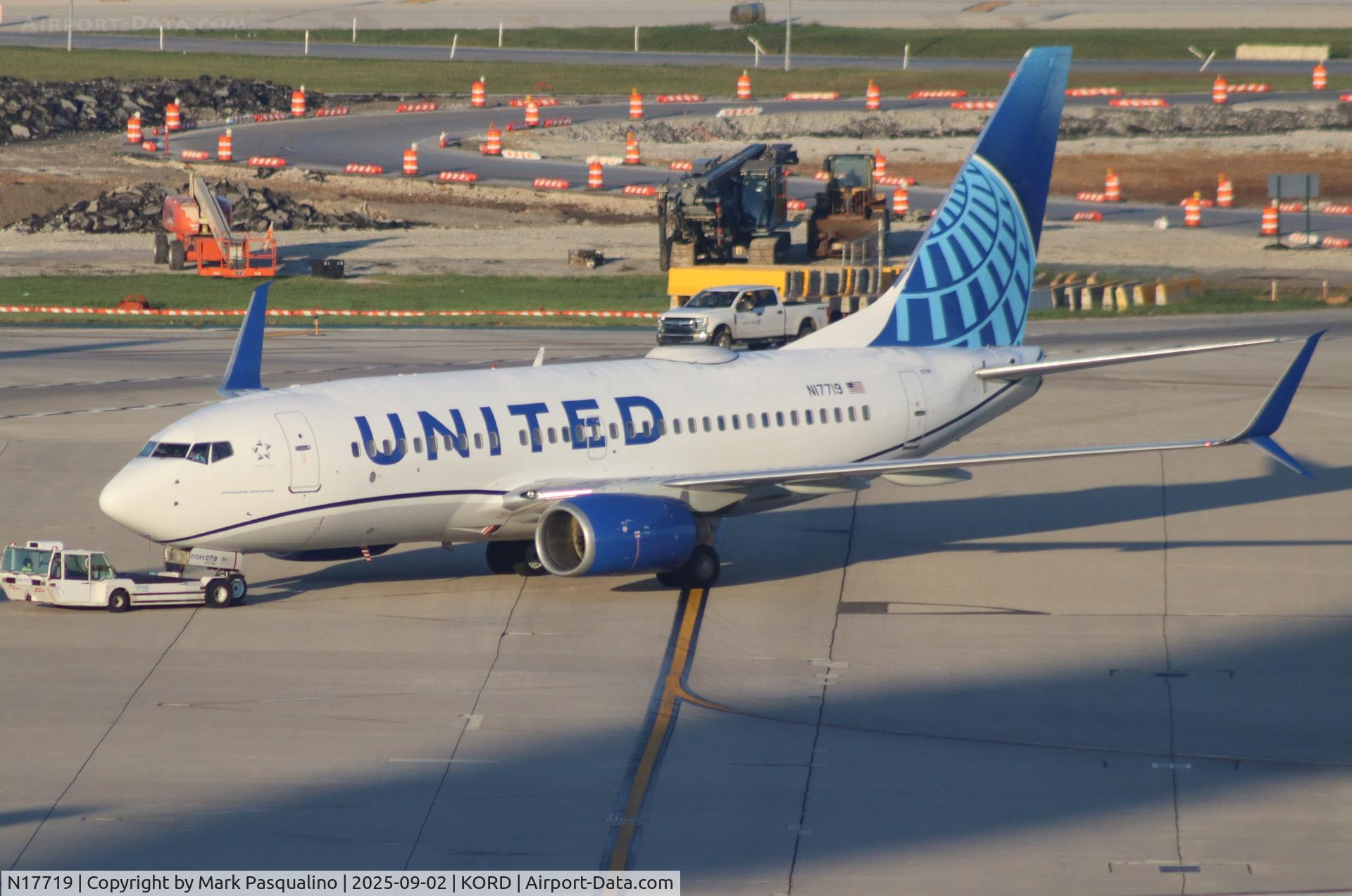 N17719, 1999 Boeing 737-724 C/N 28938, Boeing 737-724 N17719, 1999 Boeing 737-724 C/N 28938, Boeing 737-724