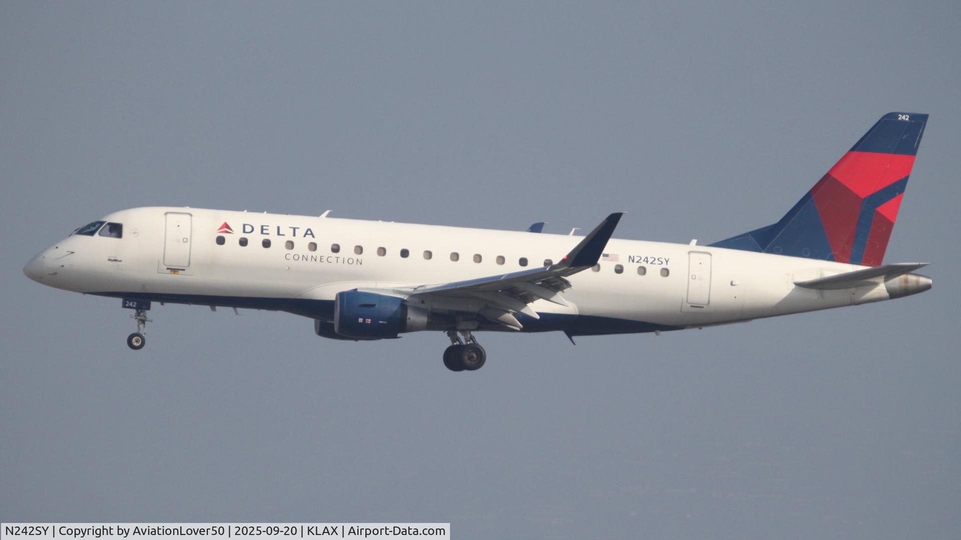 N242SY, 2016 Embraer 175LR (ERJ-170-200LR) C/N 17000588, Delta E175