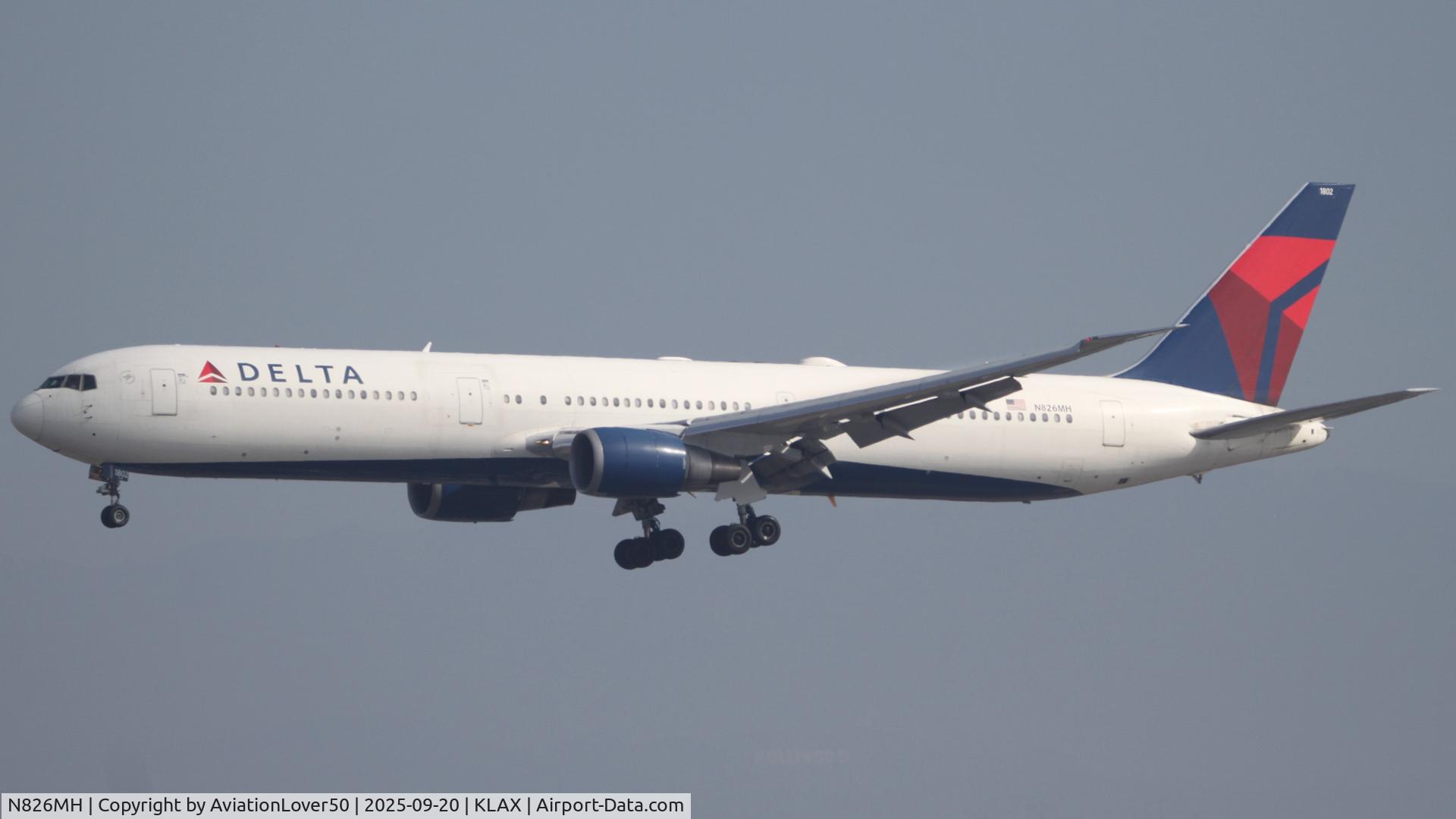 N826MH, 1999 Boeing 767-432/ER C/N 29713, Delta 764