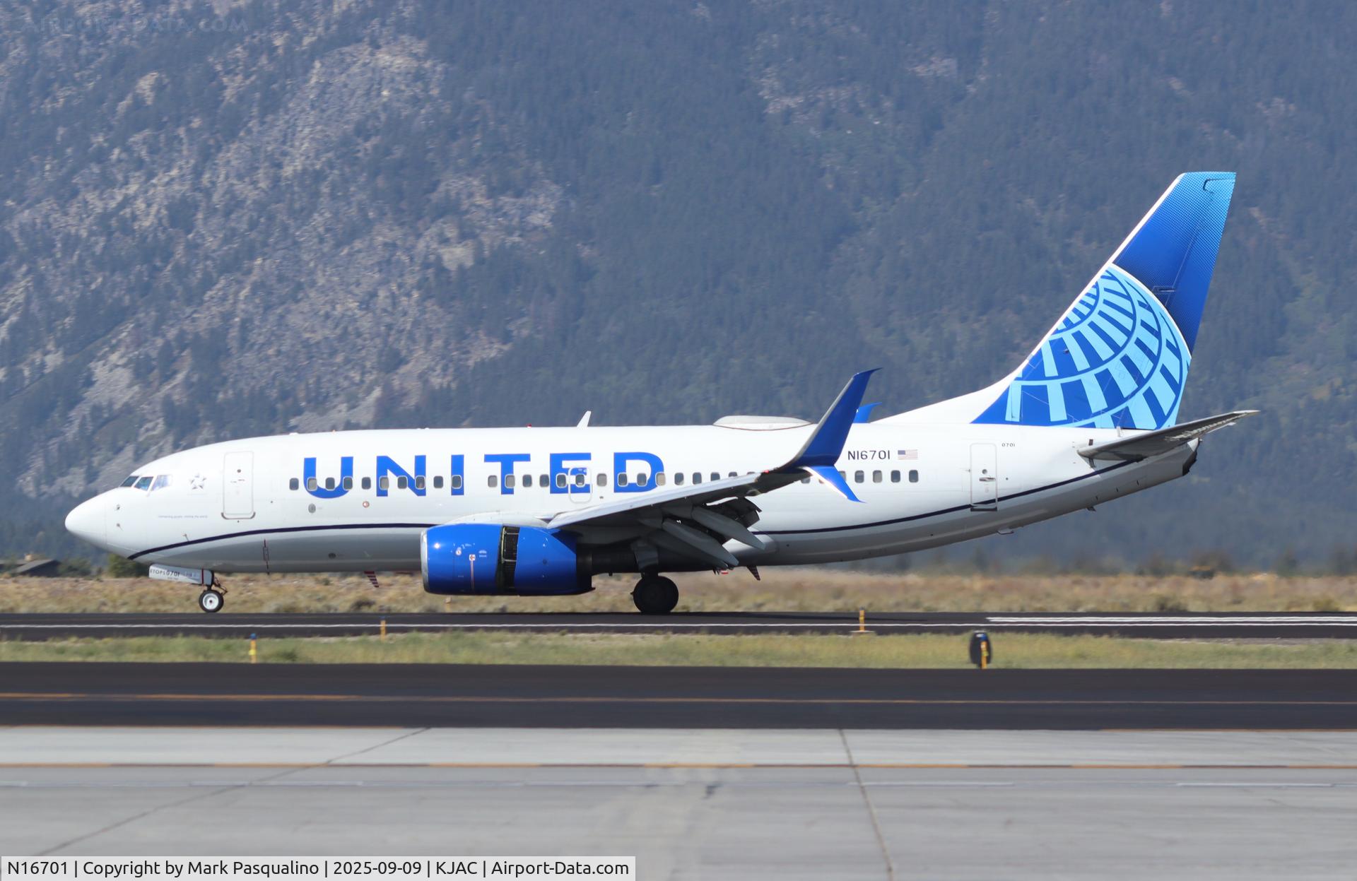 N16701, 1998 Boeing 737-724 C/N 28762, Boeing 737-724 N16701, 1998 Boeing 737-724 C/N 28762, Boeing 737-724