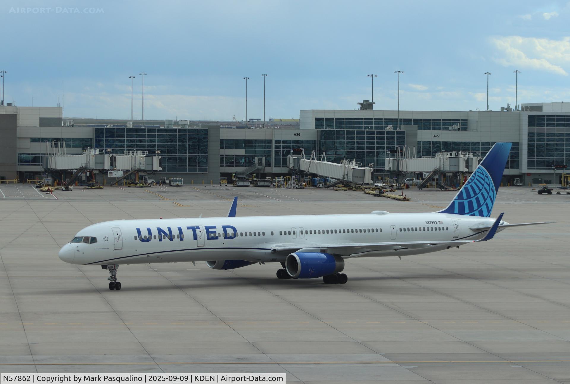 N57862, 2001 Boeing 757-33N C/N 32586, Boeing 757-33N