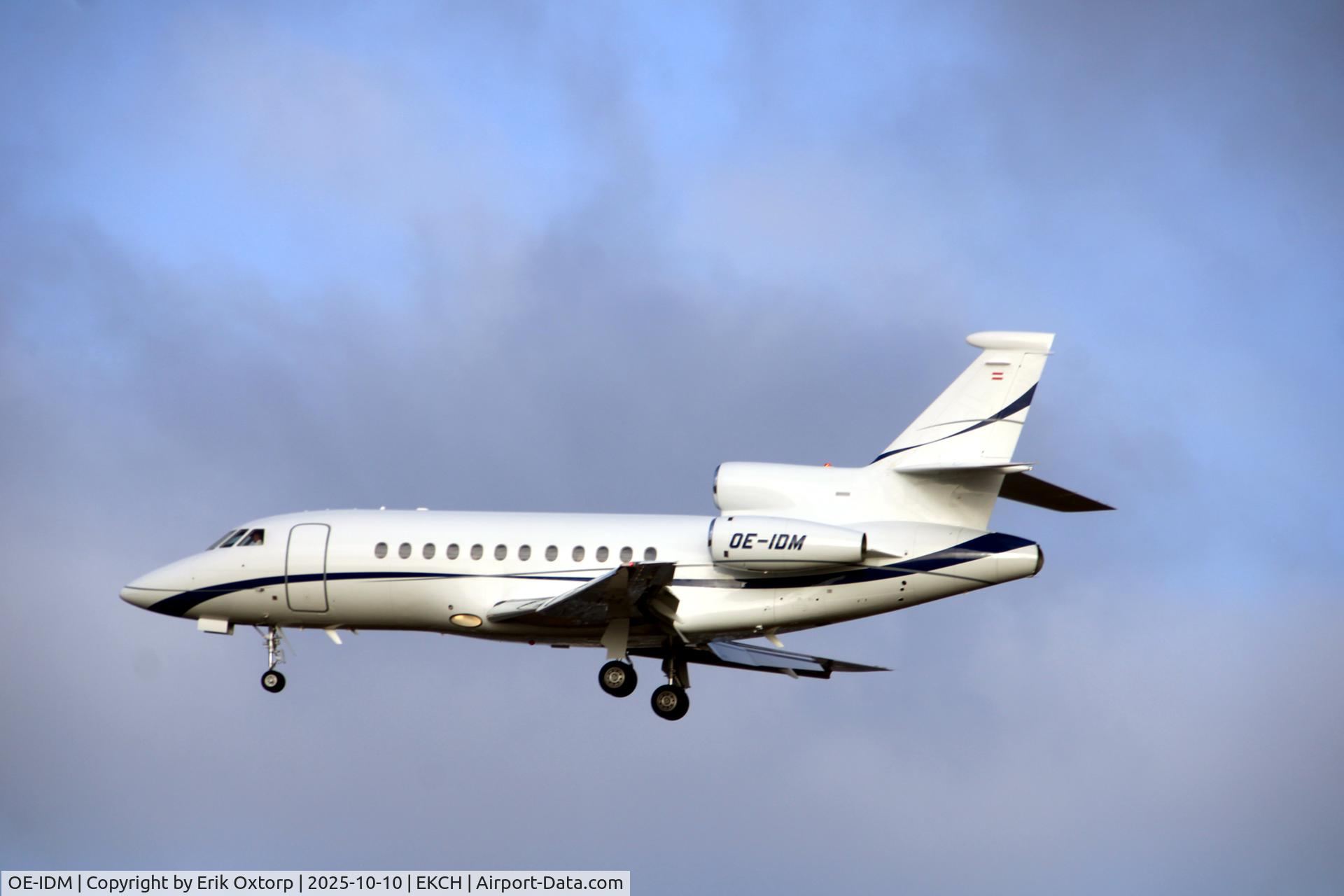 OE-IDM, Dassault Falcon 900EX C/N 51, landing rw 22L