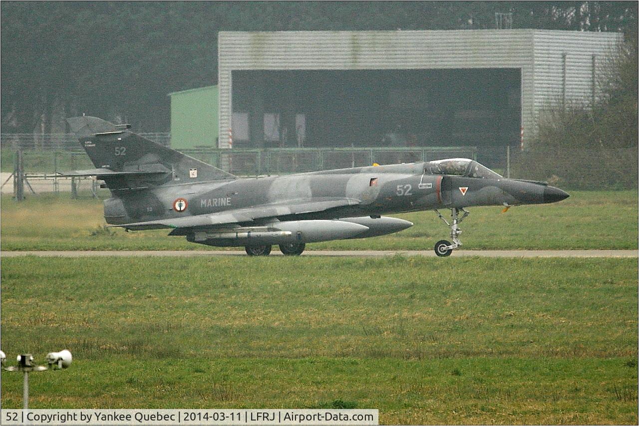 52, Dassault Super Etendard C/N 52, Dassault Super Etendard MER, Taxiing, Landivisiau Naval Air Base (LFRJ)