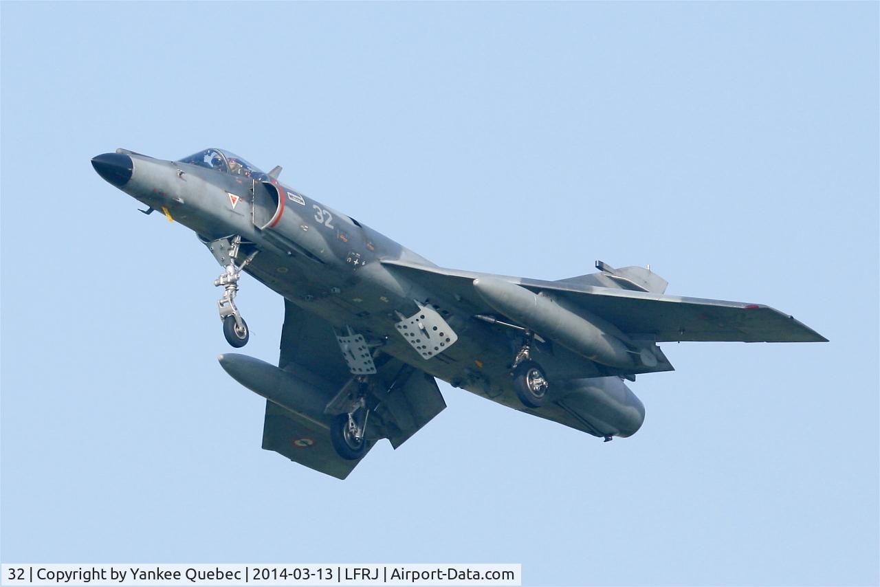32, Dassault Super Etendard C/N 32, Dassault Super Etendard MER, Short approach rwy 26, Landivisiau Naval Air Base (LFRJ)(LFRJ)