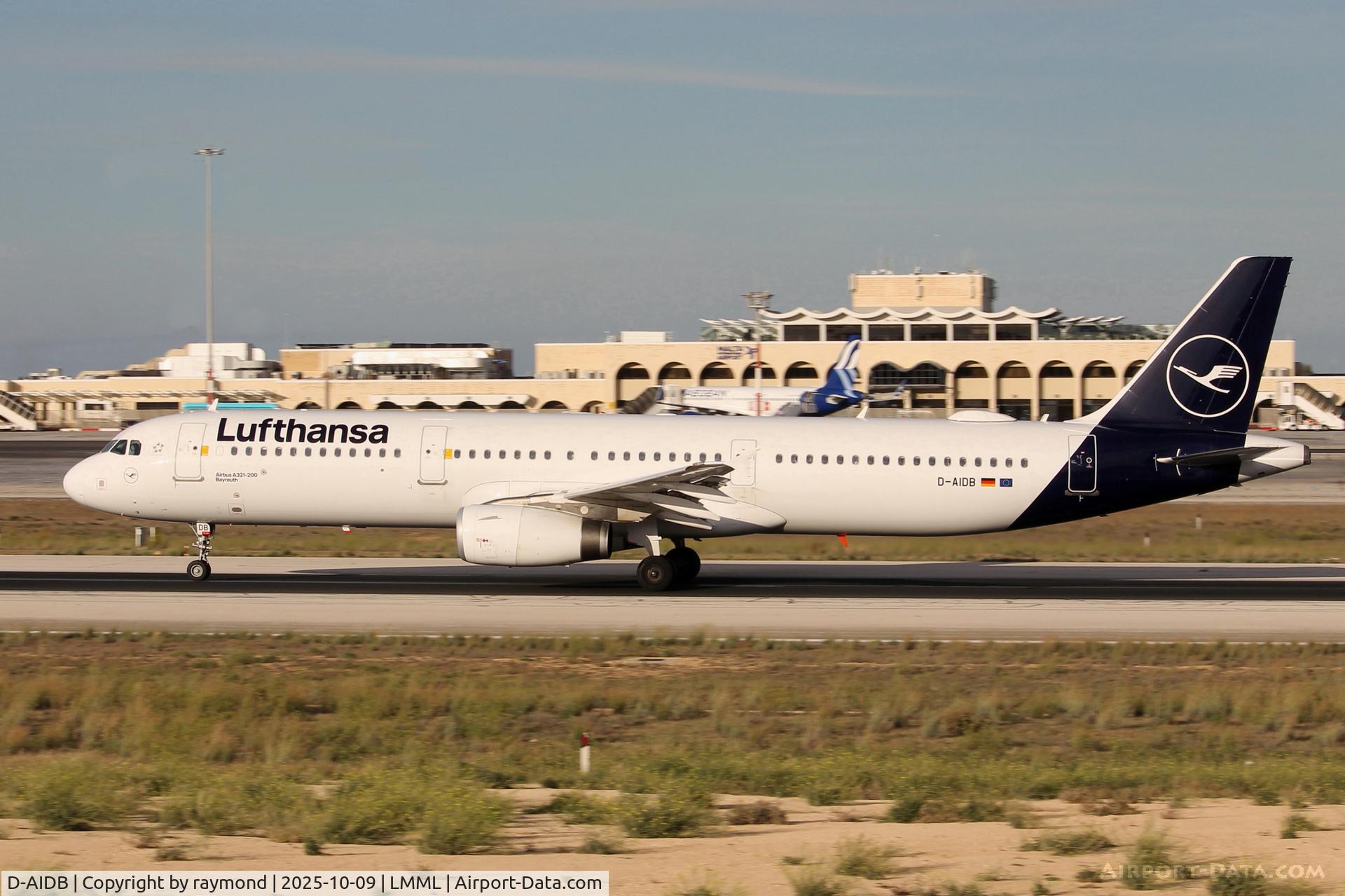 D-AIDB, 2010 Airbus A321-231 C/N 4545, Airbus A321-231 reg D-AIDB of Lufthansa rolling the runway on departure to Frankfurt.