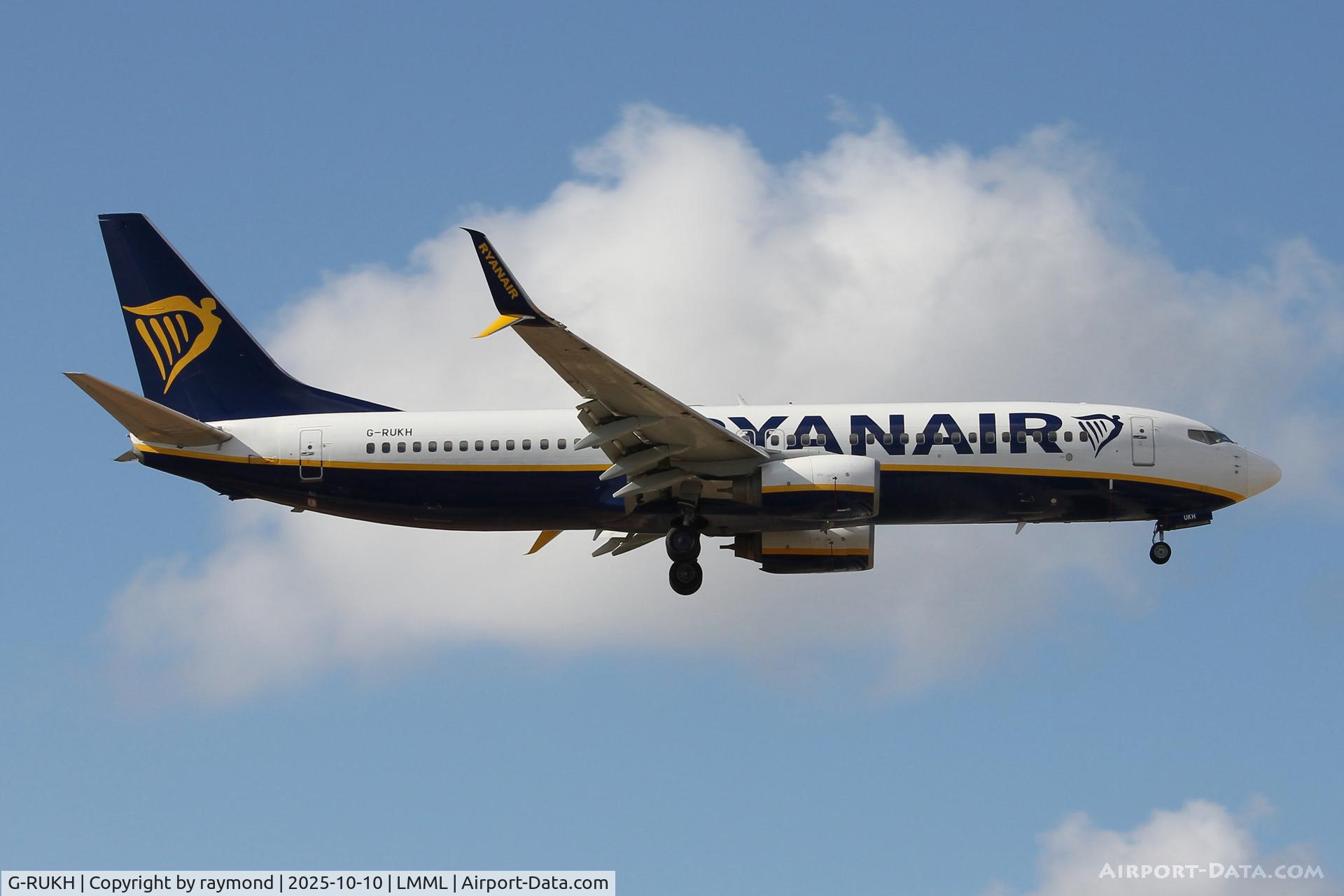 G-RUKH, 2007 Boeing 737-8AS C/N 33640, Boeing 737-8AS reg G-RUKH of Ryanair UK on final approach for RW31 in Malta.