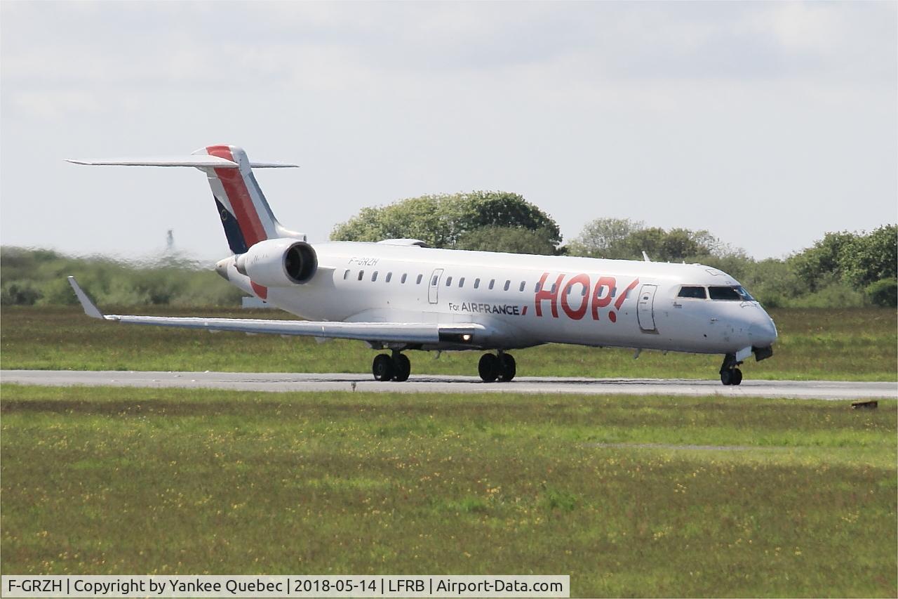 F-GRZH, 2003 Bombardier CRJ-702 (CL-600-2C10) Regional Jet C/N 10089, Taxiing rwy 25L, Brest Bretagne airport (LFRB-BES)