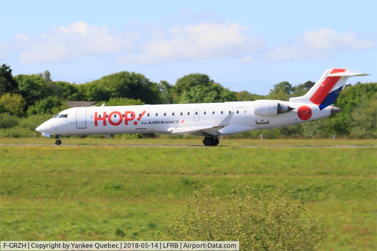 F-GRZH, 2003 Bombardier CRJ-702 (CL-600-2C10) Regional Jet C/N 10089, Take off run rwy 25L, Brest Bretagne airport (LFRB-BES)