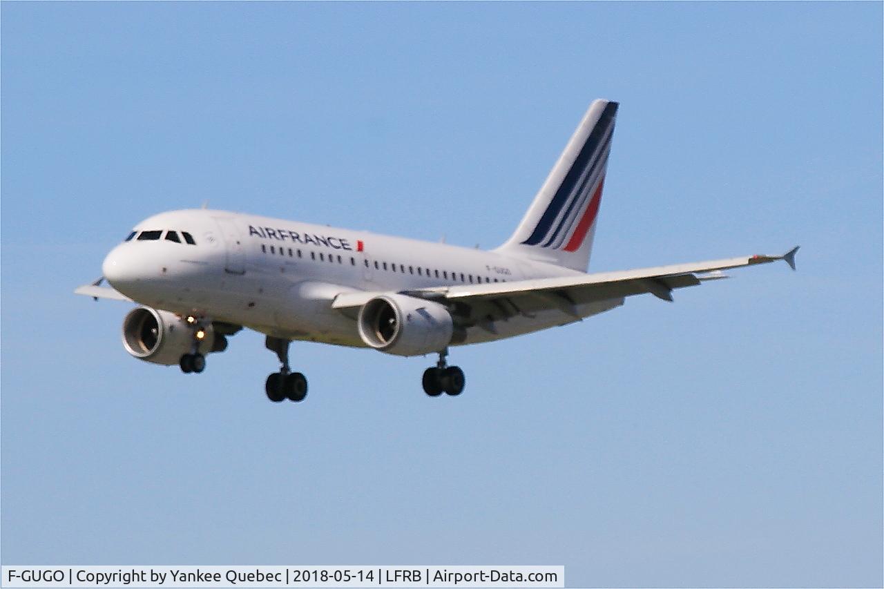 F-GUGO, 2006 Airbus A318-111 C/N 2951, Short approach rwy 25L, Brest Bretagne airport (LFRB-BES)