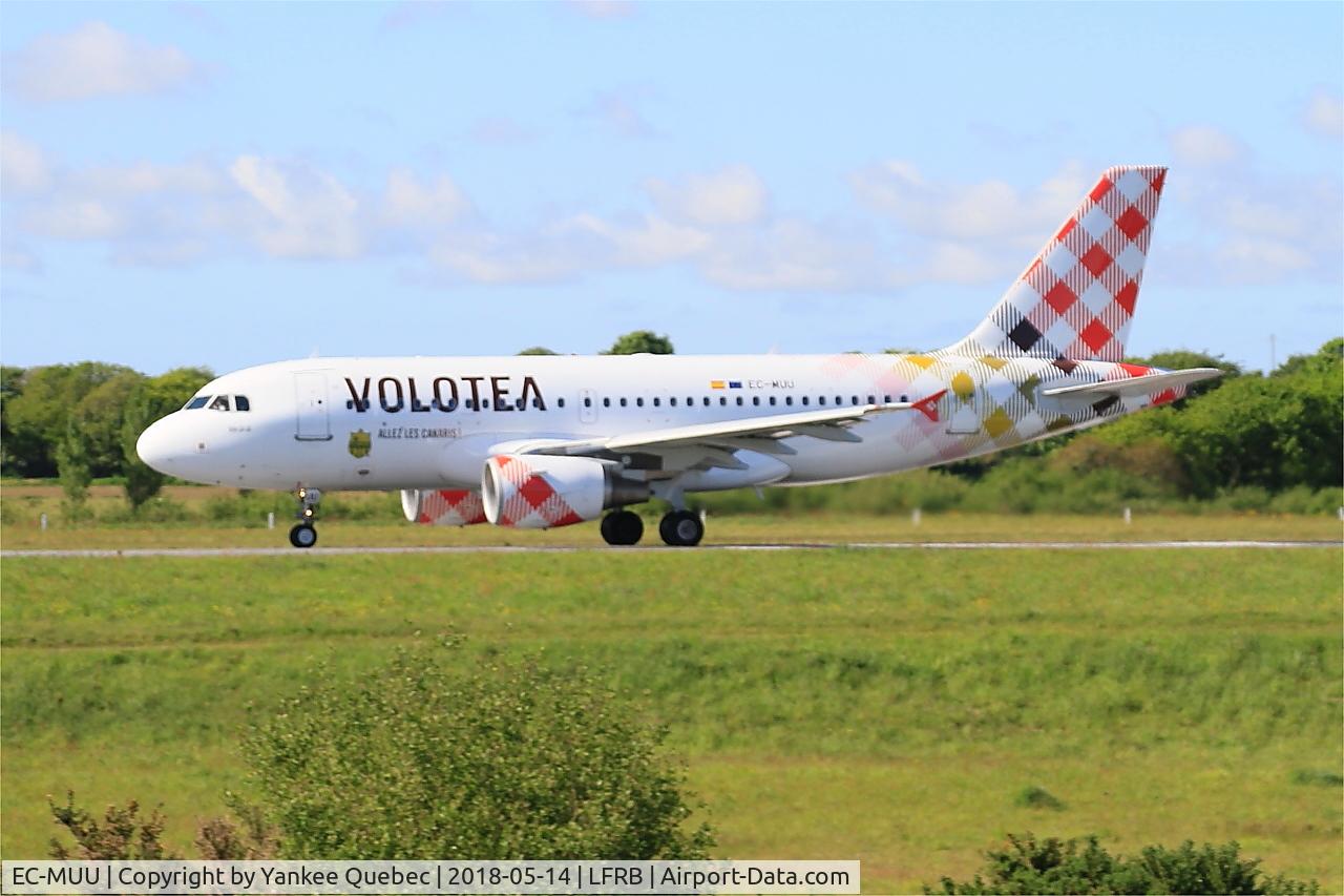 EC-MUU, 2004 Airbus A319-111 C/N 2253, Take off run rwy 25L, Brest Bretagne airport (LFRB-BES)