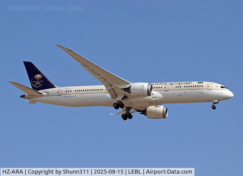 HZ-ARA, 2016 Boeing 787-9 Dreamliner C/N 41544, Landing rwy 24R still in old c/s