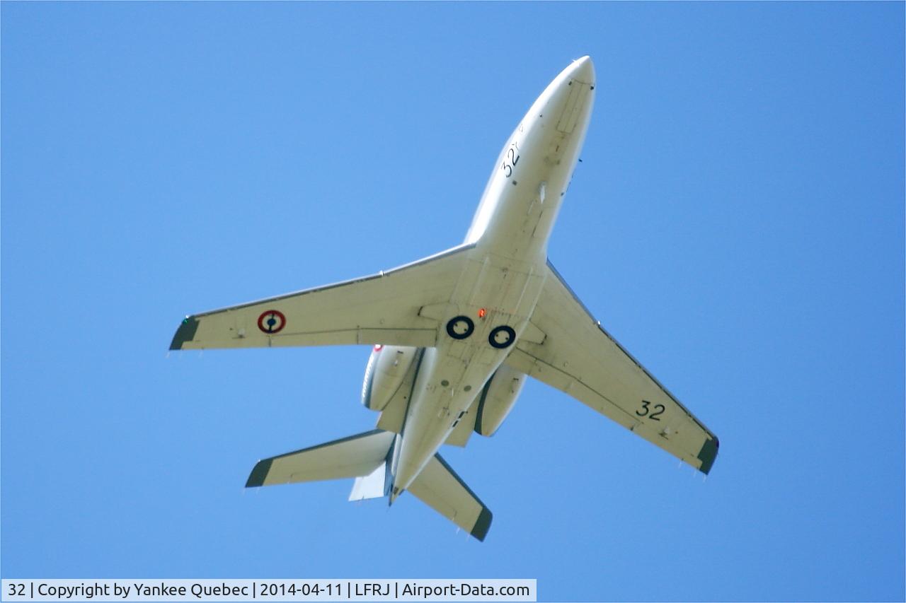 32, 1974 Dassault Falcon 10MER C/N 32, Dassault Falcon 10 MER, Landivisiau Naval Air Base (LFRJ-LDV)