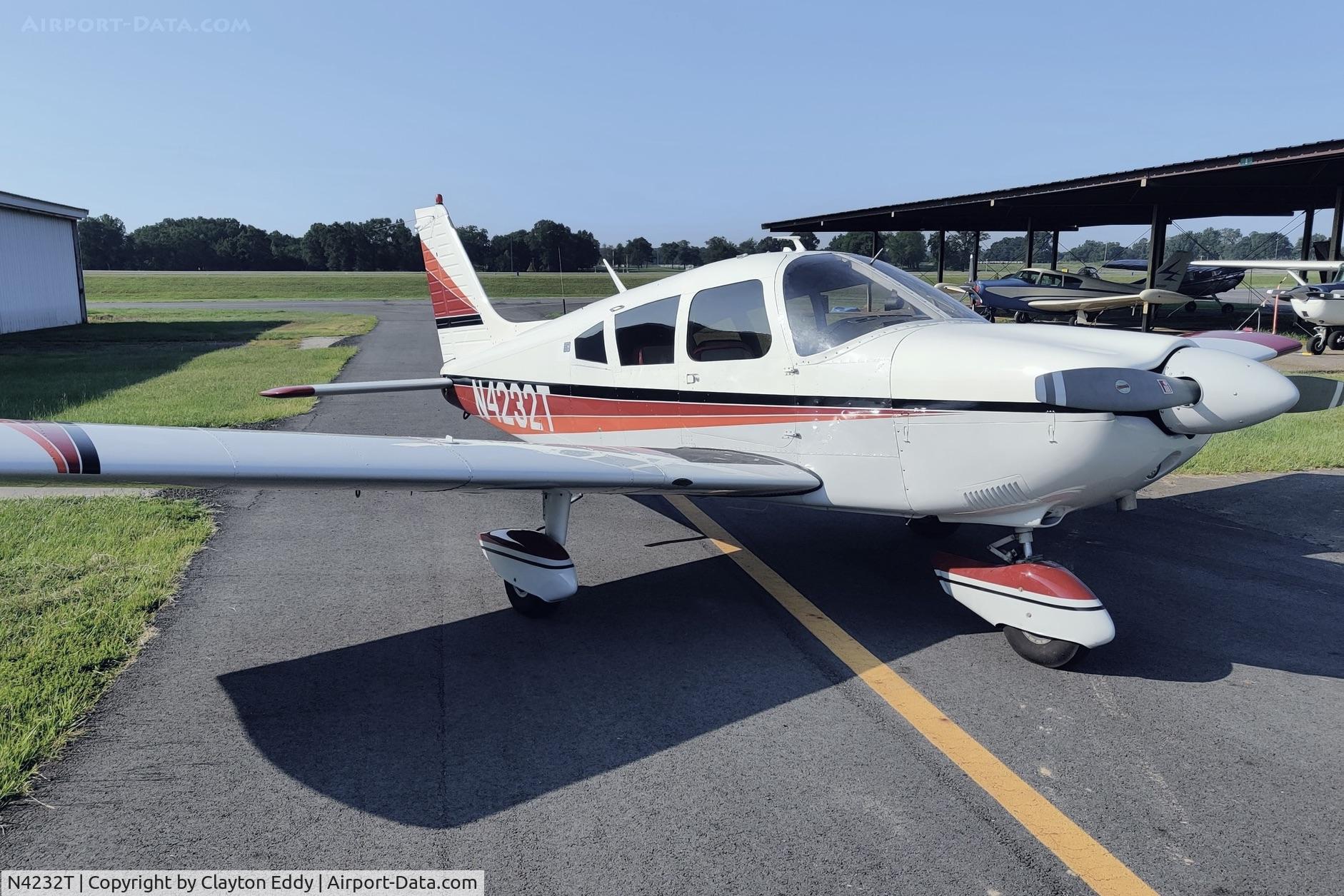 N4232T, 1971 Piper PA-28-235 C/N 28-7210005, Not my pic