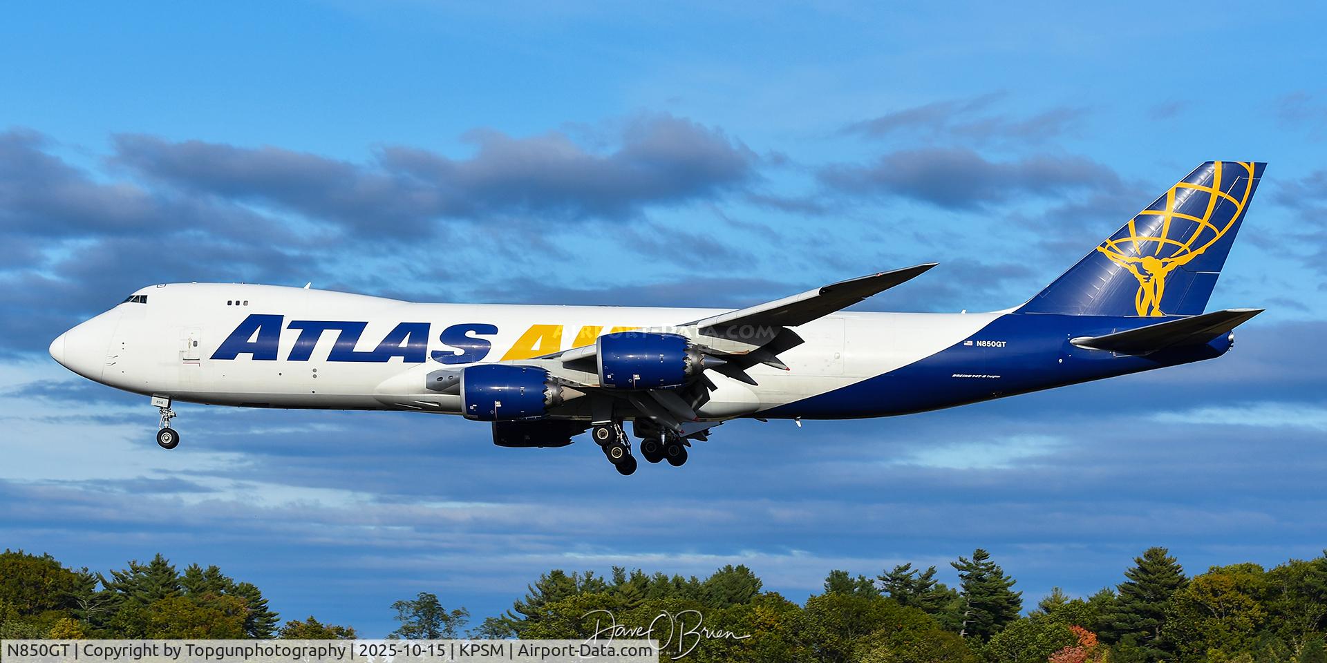 N850GT, 2012 Boeing 747-87UF/SCD C/N 37570, VENUS03 over the numbers