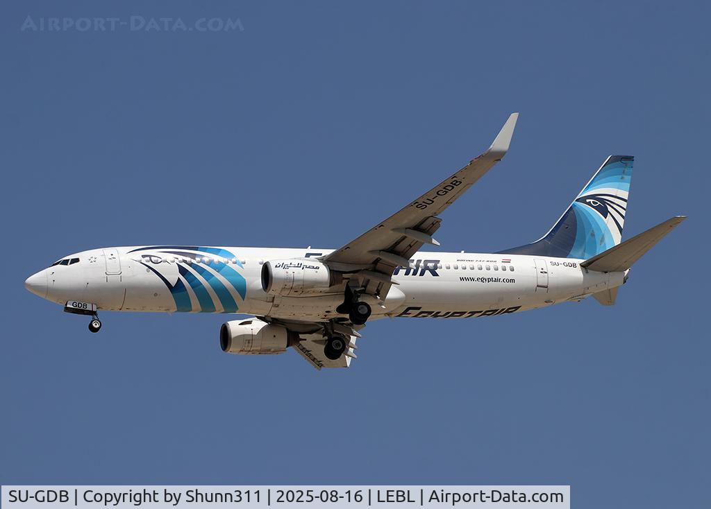 SU-GDB, 2009 Boeing 737-866 C/N 35567, Landing rwy 24R