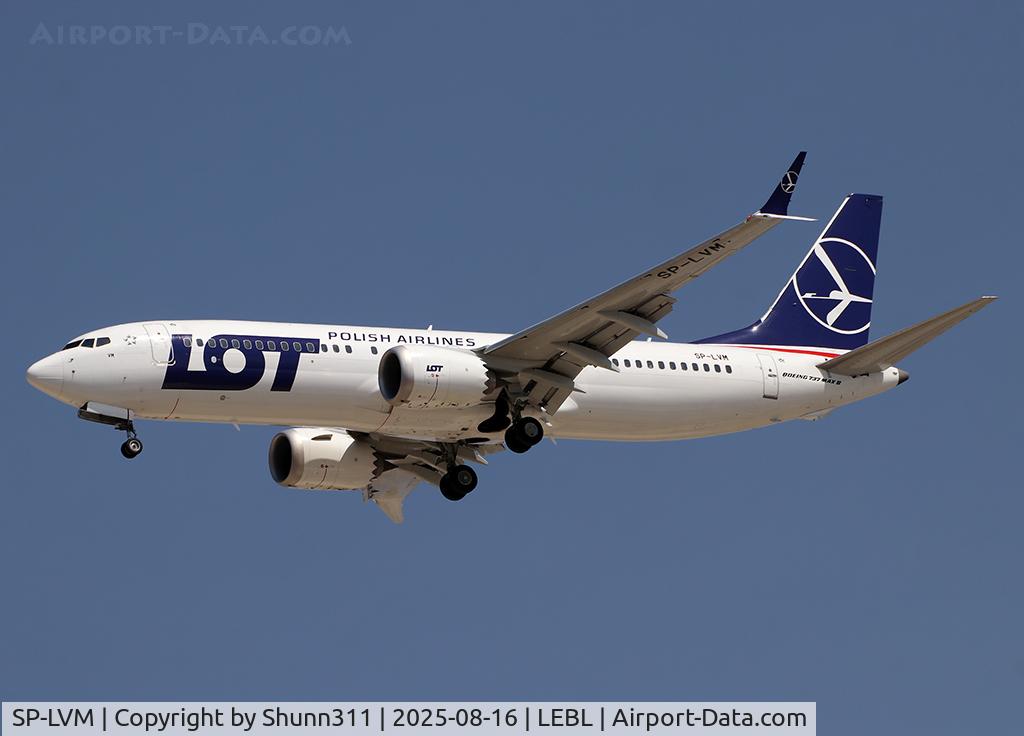 SP-LVM, 2022 Boeing 737-8 MAX C/N 65187, Landing rwy 24R
