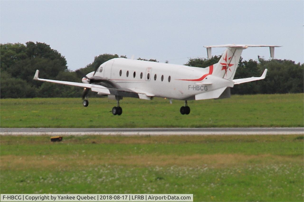 F-HBCG, 1993 Beech 1900D C/N UE-70, Landing rwy 25L, Brest Bretagne airport (LFRB-BES) F-HBCG, 1993 Beech 1900D C/N UE-70, Landing rwy 25L, Brest Bretagne airport (LFRB-BES)
