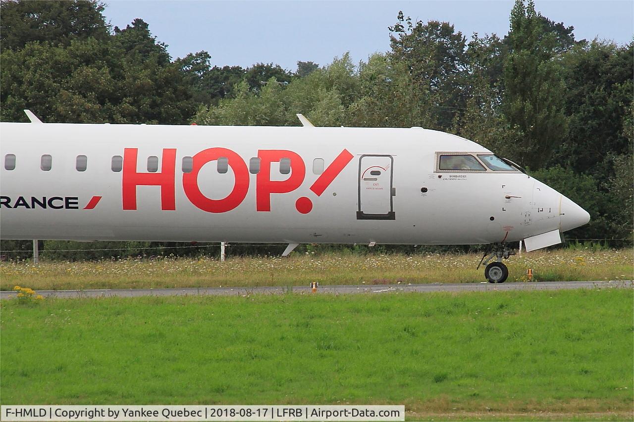 F-HMLD, 2010 Bombardier CRJ-1000EL NG (CL-600-2E25) C/N 19007, Taxiing rwy 07R, Brest Bretagne airport (LFRB-BES)