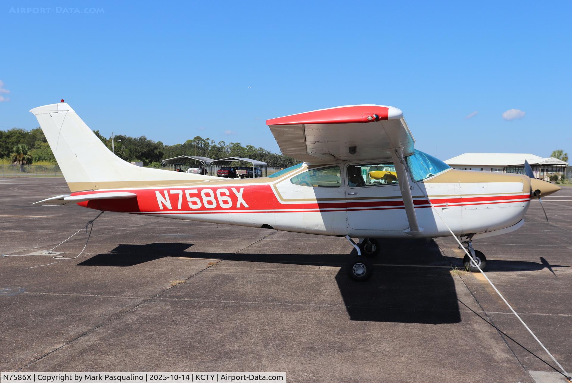 N7586X, 1977 Cessna R182 Skylane RG C/N R18200107, Cessna R182