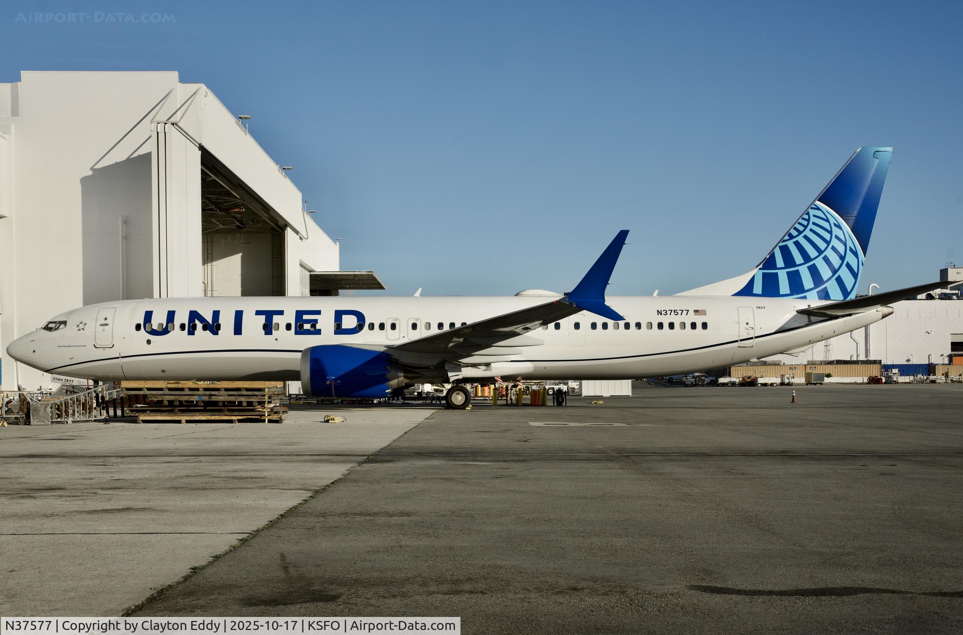 N37577, 2023 Boeing 737-9 MAX C/N 67615, SFO 2025 N37577, 2023 Boeing 737-9 MAX C/N 67615, SFO 2025