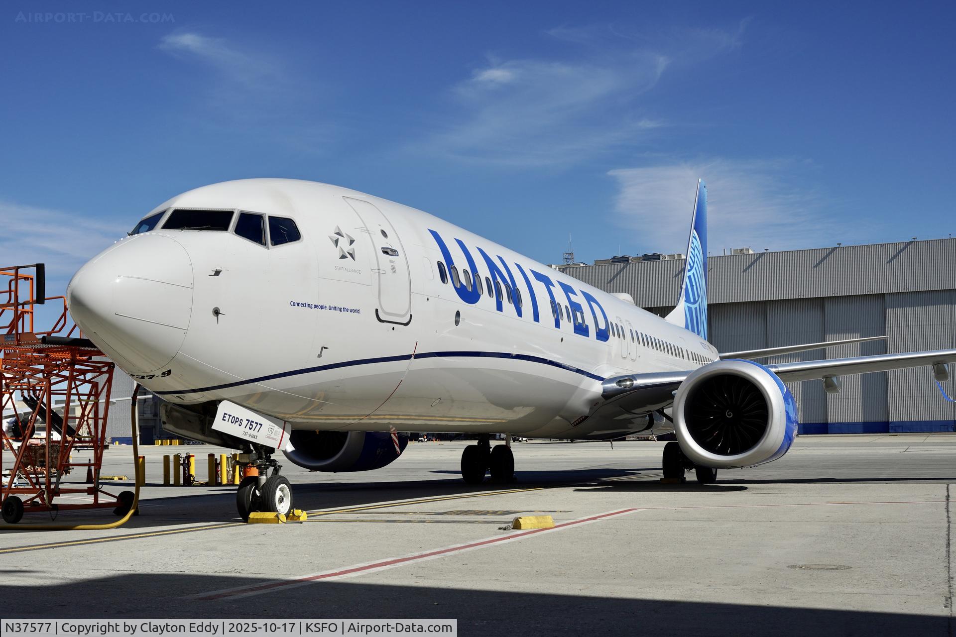 N37577, 2023 Boeing 737-9 MAX C/N 67615, SFO 2025 N37577, 2023 Boeing 737-9 MAX C/N 67615, SFO 2025