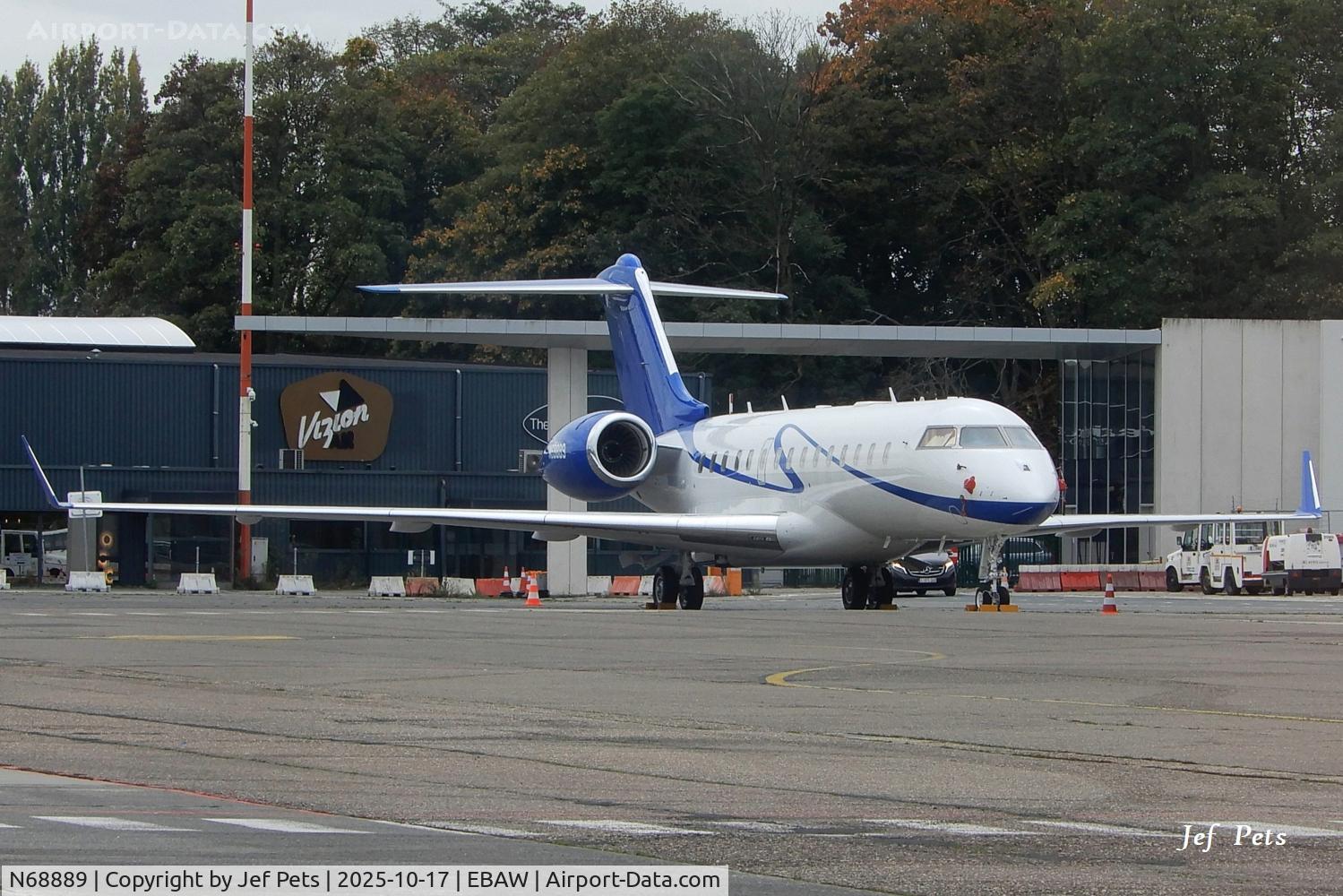 N68889, 2013 Bombardier BD-700-1A10 Global 6000 C/N 9568, At Antwerp Airport. N68889, 2013 Bombardier BD-700-1A10 Global 6000 C/N 9568, At Antwerp Airport.