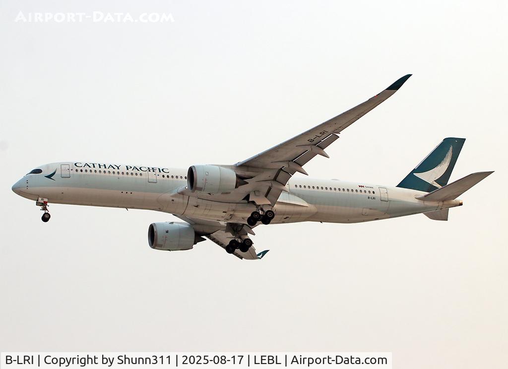 B-LRI, 2016 Airbus A350-941 C/N 058, Landing rwy 24R
