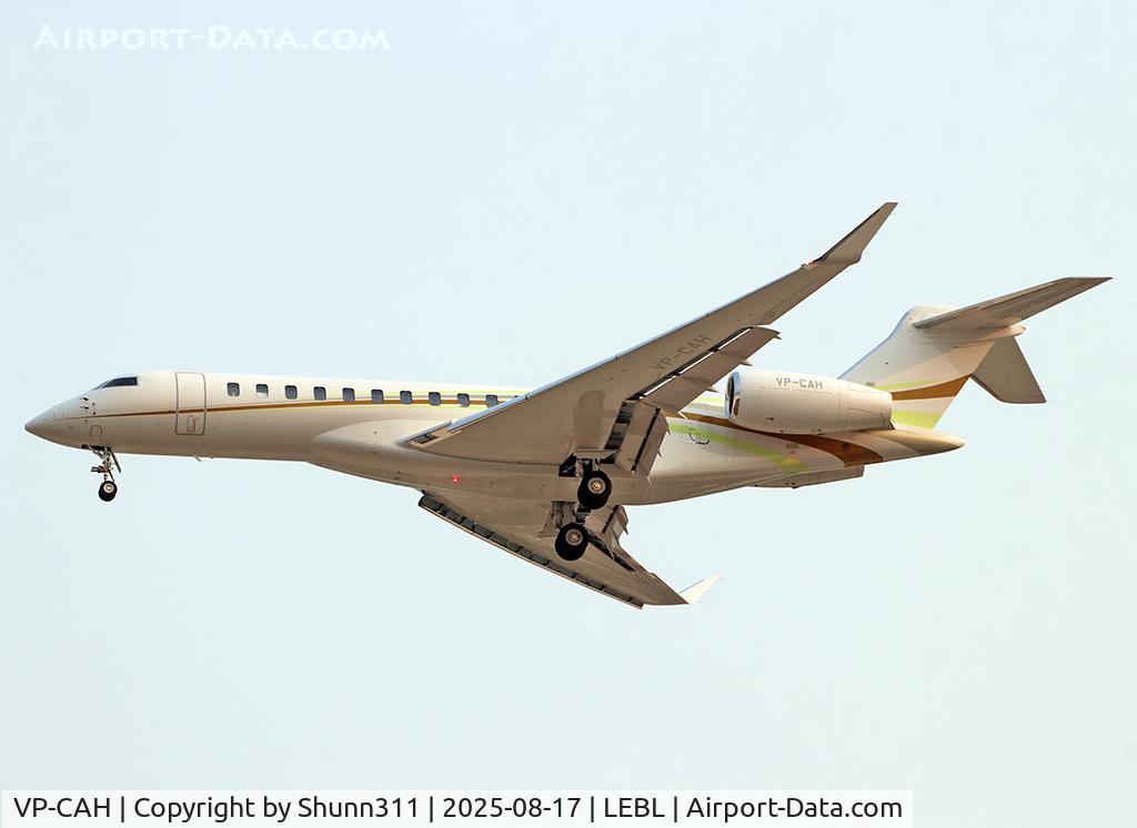 VP-CAH, 2023 Bombardier BD-700-2A12 Global 7500 C/N 70167, Landing rwy 24R VP-CAH, 2023 Bombardier BD-700-2A12 Global 7500 C/N 70167, Landing rwy 24R