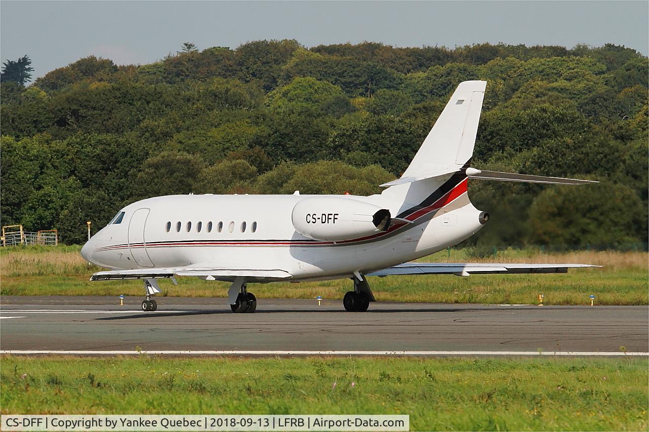 CS-DFF, 2004 Dassault Falcon 2000EX C/N 41, Taxiing rwy 07R, Brest Bretagne airport (LFRB-BES)