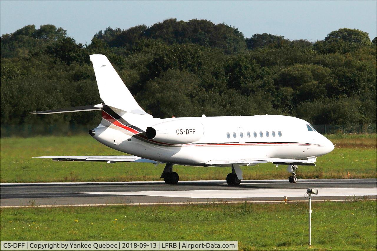CS-DFF, 2004 Dassault Falcon 2000EX C/N 41, Take off run rwy 07R, Brest Bretagne airport (LFRB-BES)