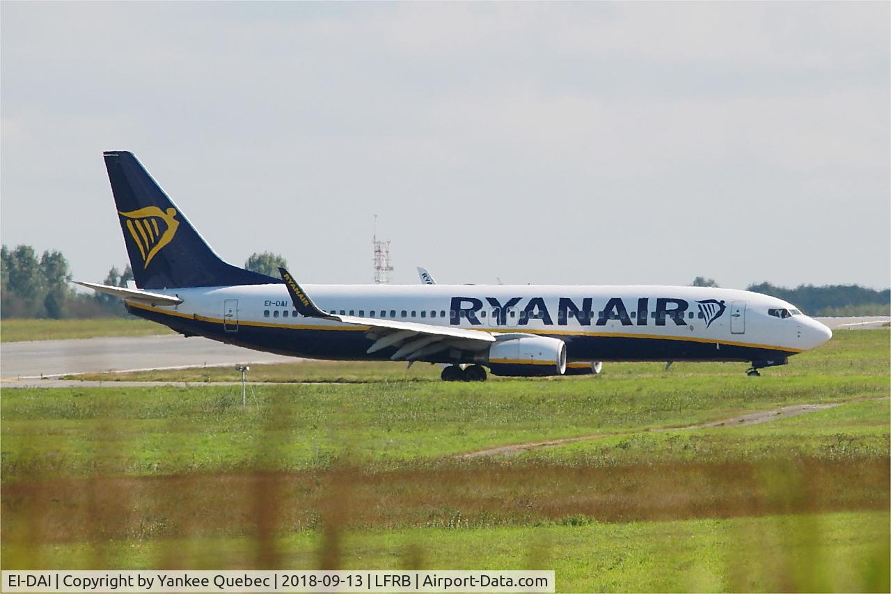 EI-DAI, 2003 Boeing 737-8AS C/N 33547, Taxiing, Brest Bretagne airport (LFRB-BES)