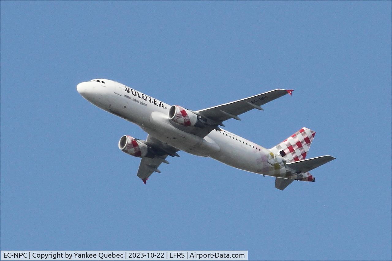 EC-NPC, 2009 Airbus A320-214 C/N 3931, long approach rwy 21, Nantes-Atlantique airport (LFRS-NTE)