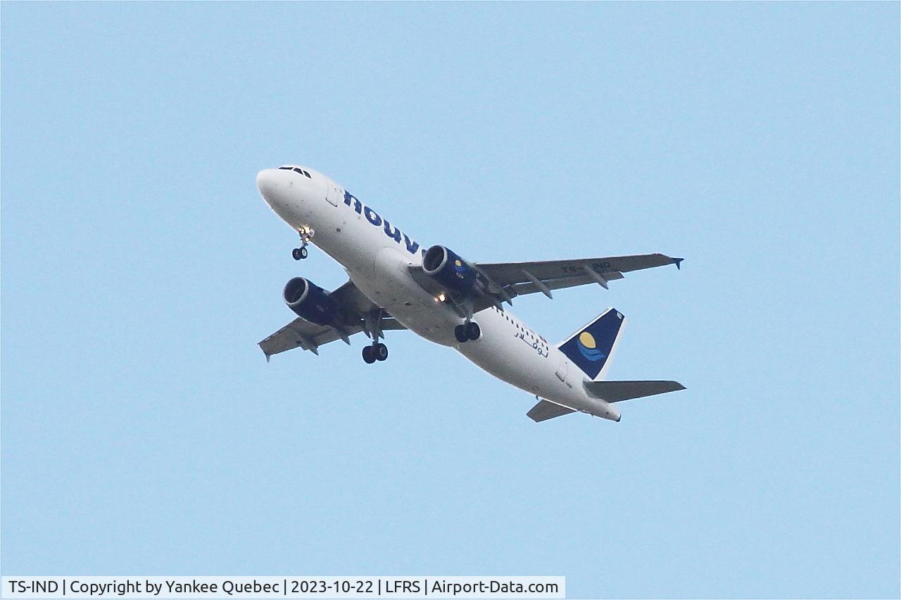 TS-IND, 1992 Airbus A320-212 C/N 348, long approach rwy 21, Nantes-Atlantique airport (LFRS-NTE)