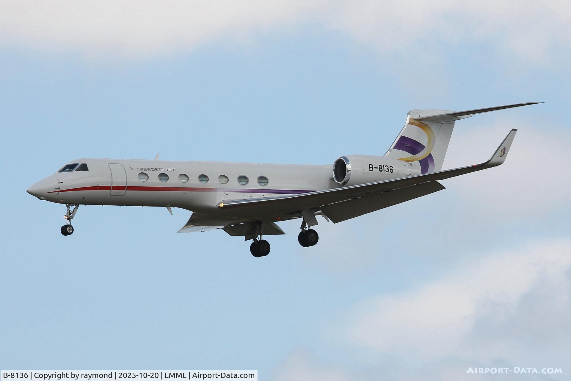 B-8136, Gulfstream G550 C/N 5082, Gulfstream G550 reg B-8136 of Deerjet on final approach to RW31 Malta for a short visit.