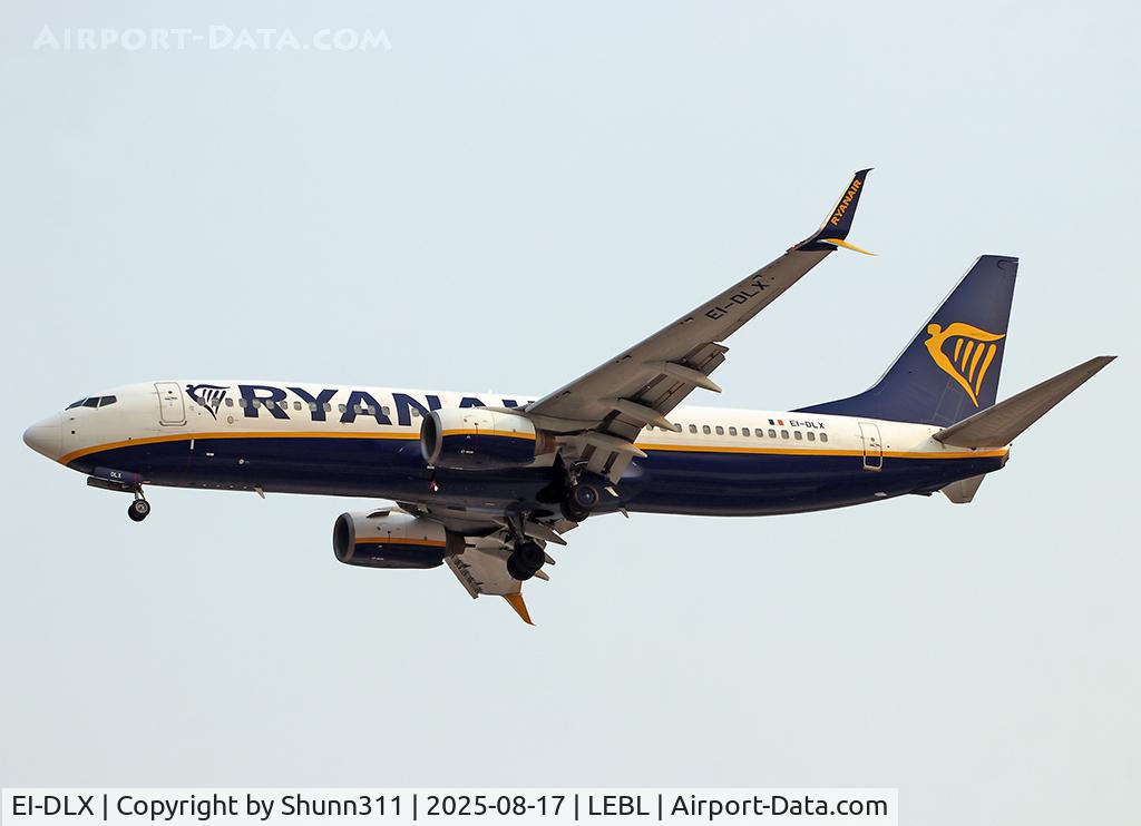 EI-DLX, 2006 Boeing 737-8AS C/N 33600, Landing rwy 24R with blended scimitar winglets
