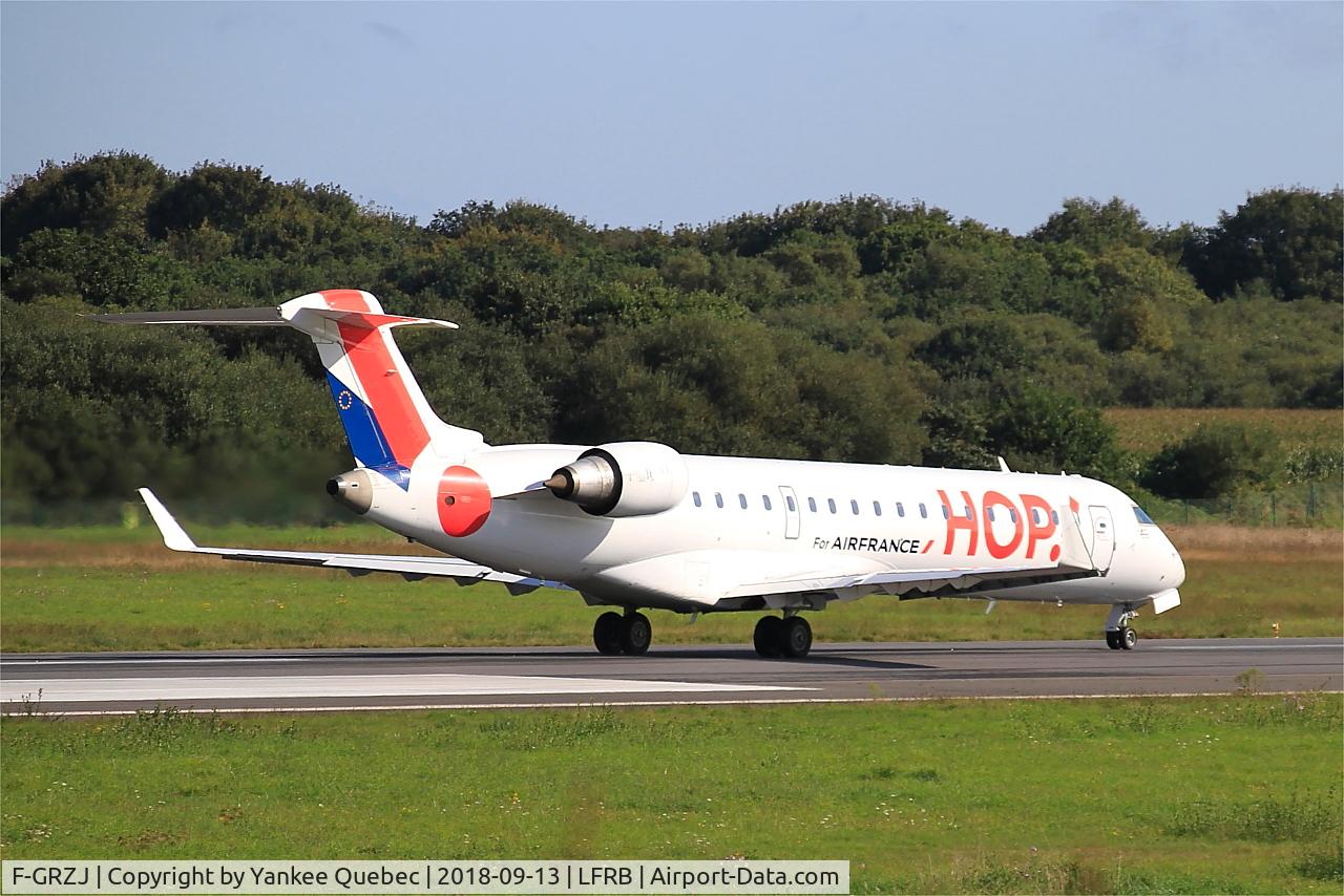 F-GRZJ, Canadair CRJ-702 (CL-600-2C10) Regional Jet C/N 10096, Take off run rwy 07R, Brest Bretagne airport (LFRB-BES)