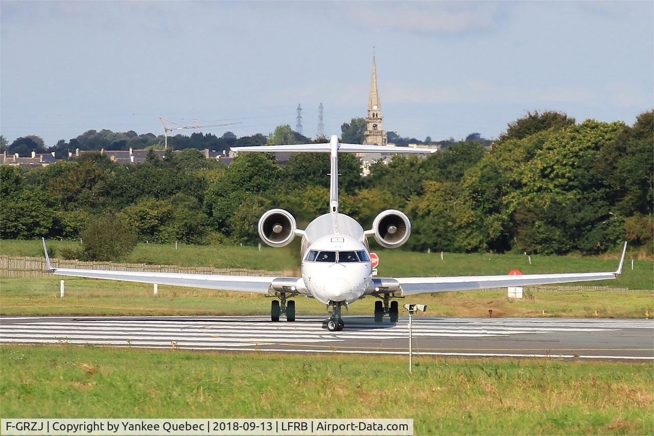 F-GRZJ, Canadair CRJ-702 (CL-600-2C10) Regional Jet C/N 10096, Lining up rwy 07R, Brest Bretagne airport (LFRB-BES)