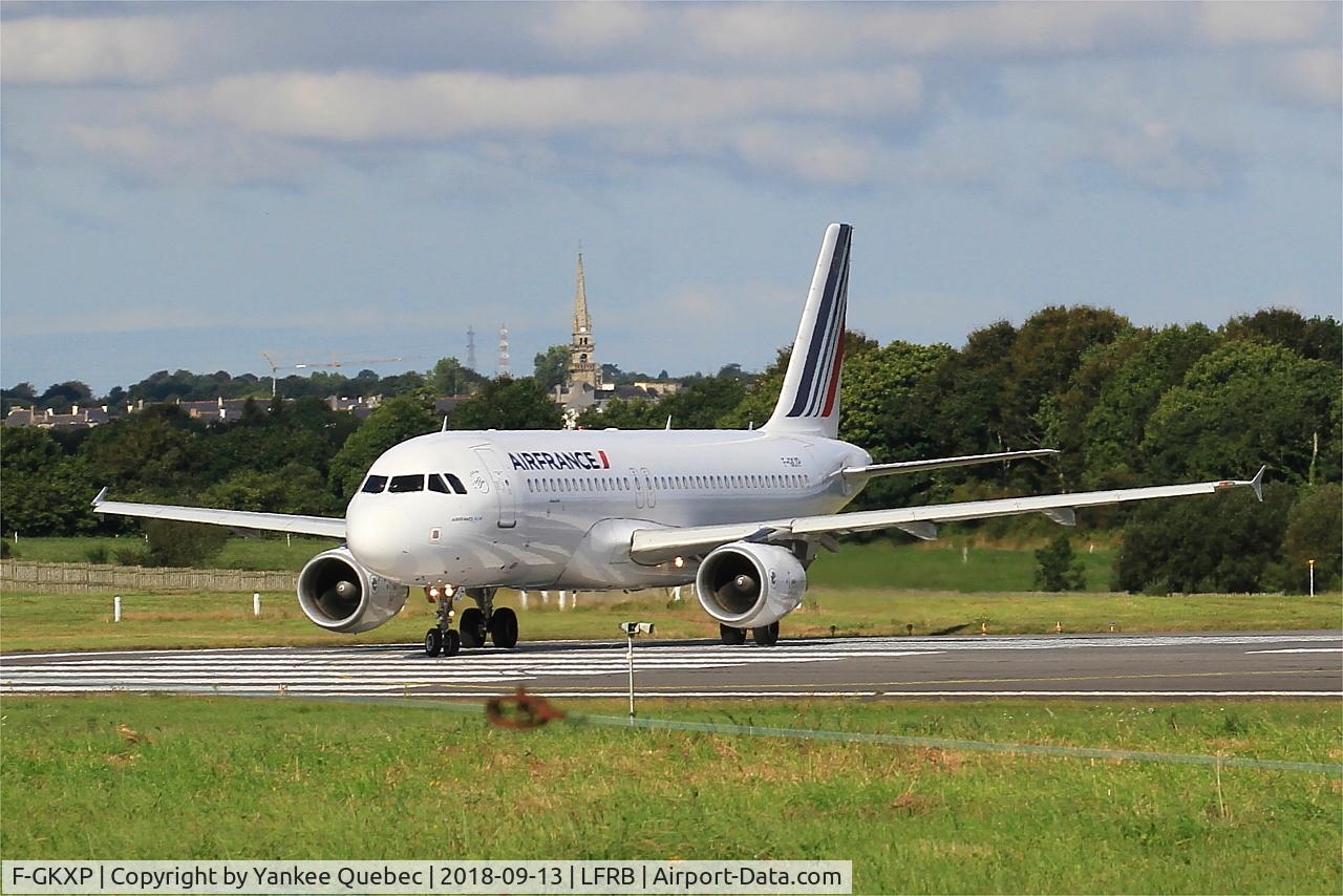 F-GKXP, 2008 Airbus A320-214 C/N 3470, Lining up rwy 07R, Brest Bretagne airport (LFRB-BES)