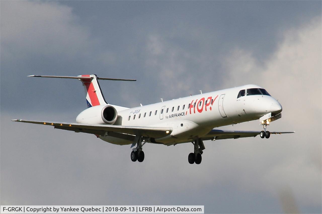 F-GRGK, 2000 Embraer EMB-145EU (ERJ-145EU) C/N 145324, Short approach rwy 07R, Brest Bretagne airport (LFRB-BES) F-GRGK, 2000 Embraer EMB-145EU (ERJ-145EU) C/N 145324, Short approach rwy 07R, Brest Bretagne airport (LFRB-BES)