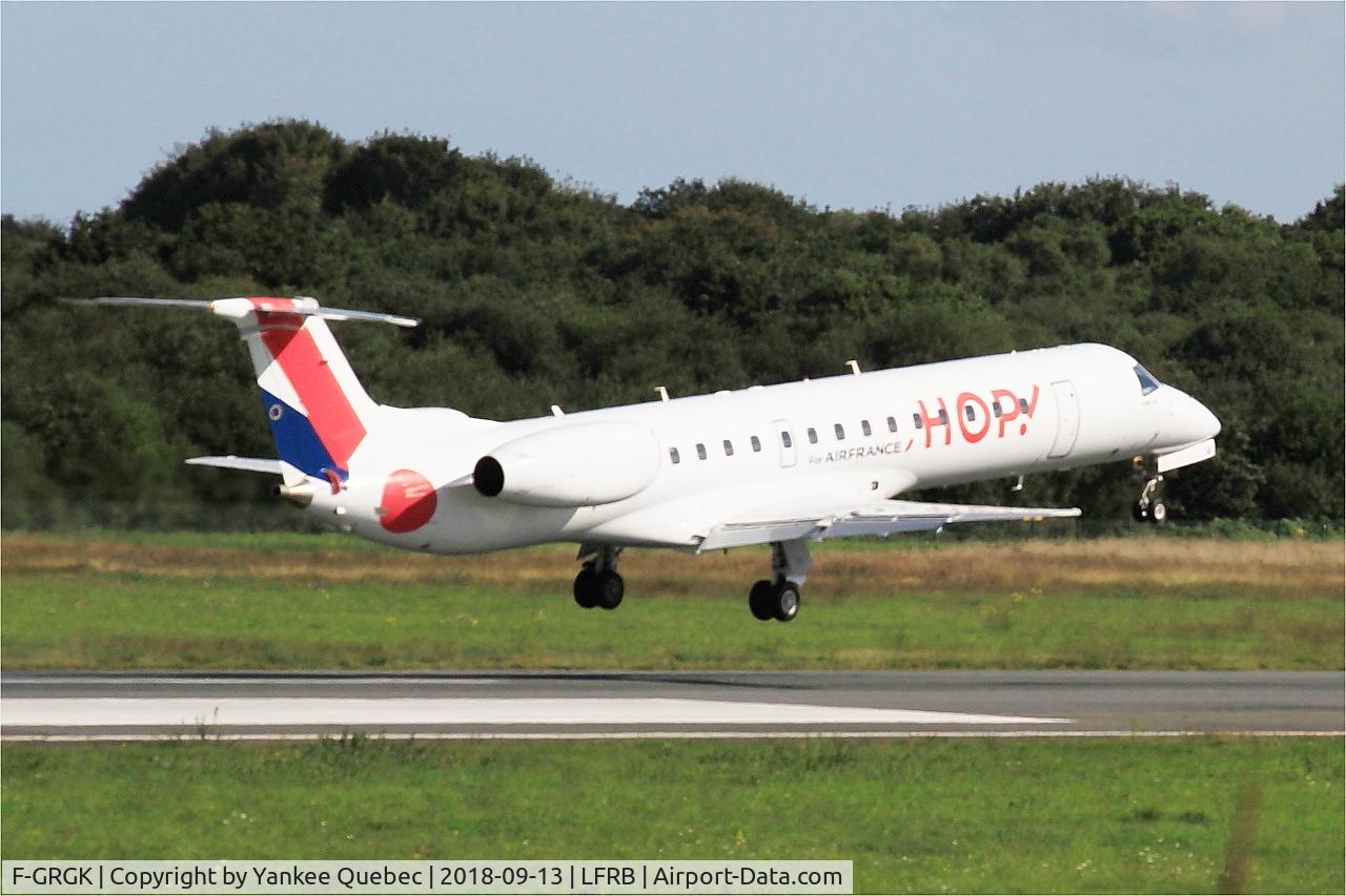 F-GRGK, 2000 Embraer EMB-145EU (ERJ-145EU) C/N 145324, Landing rwy 07R, Brest Bretagne airport (LFRB-BES) F-GRGK, 2000 Embraer EMB-145EU (ERJ-145EU) C/N 145324, Landing rwy 07R, Brest Bretagne airport (LFRB-BES)