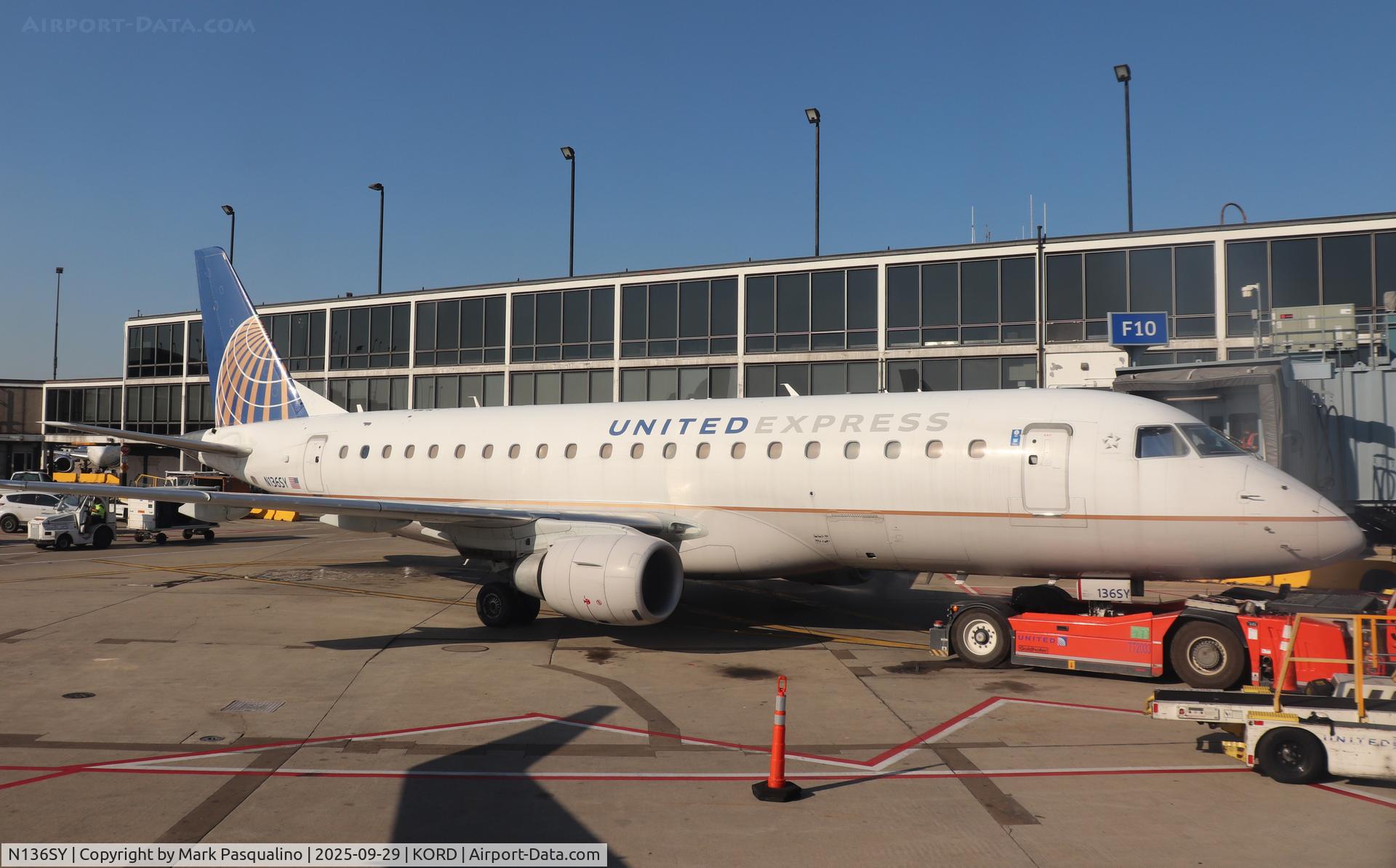 N136SY, 2015 Embraer 175LR (ERJ-170-200LR) C/N 17000462, ERJ-170-200LR