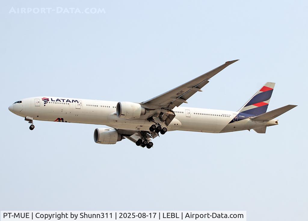 PT-MUE, 2012 Boeing 777-32W/ER C/N 38886, Landing rwy 24R PT-MUE, 2012 Boeing 777-32W/ER C/N 38886, Landing rwy 24R
